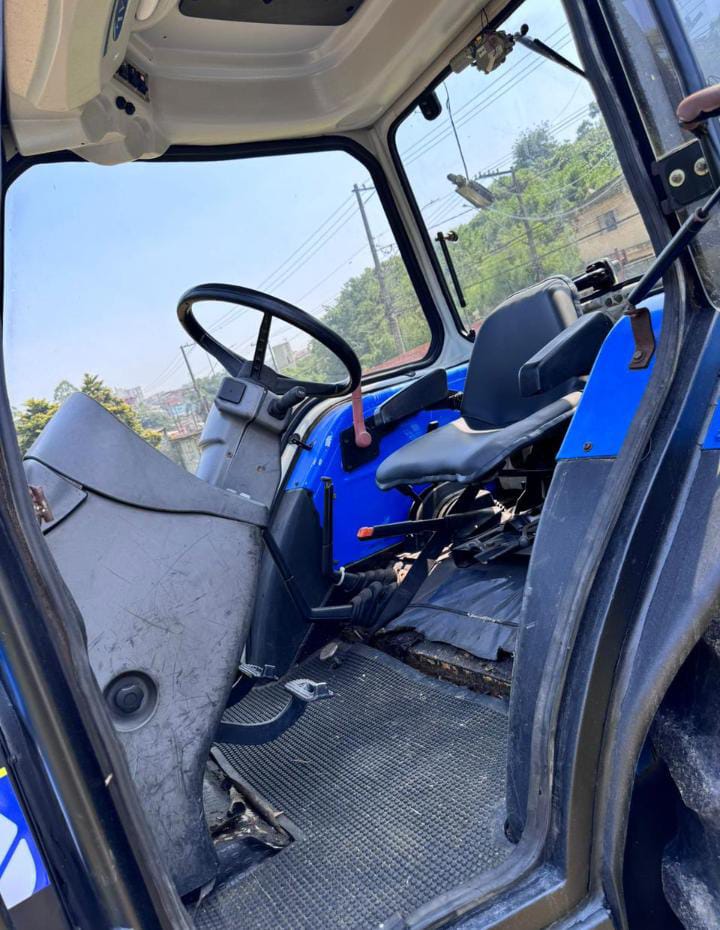 TRATOR NEW HOLLAND TL-75