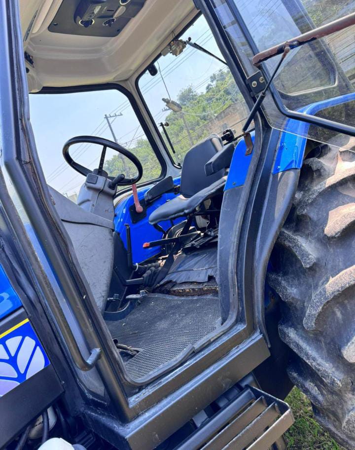 TRATOR NEW HOLLAND TL-75 - Foto 6
